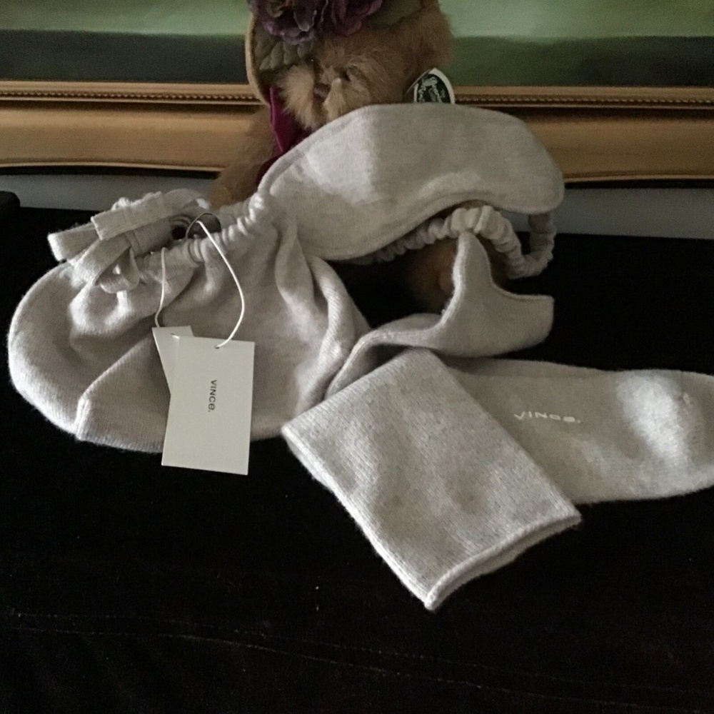 NWT Vince Women Grey cashmere blend socks and eye mask gift set with Pouch